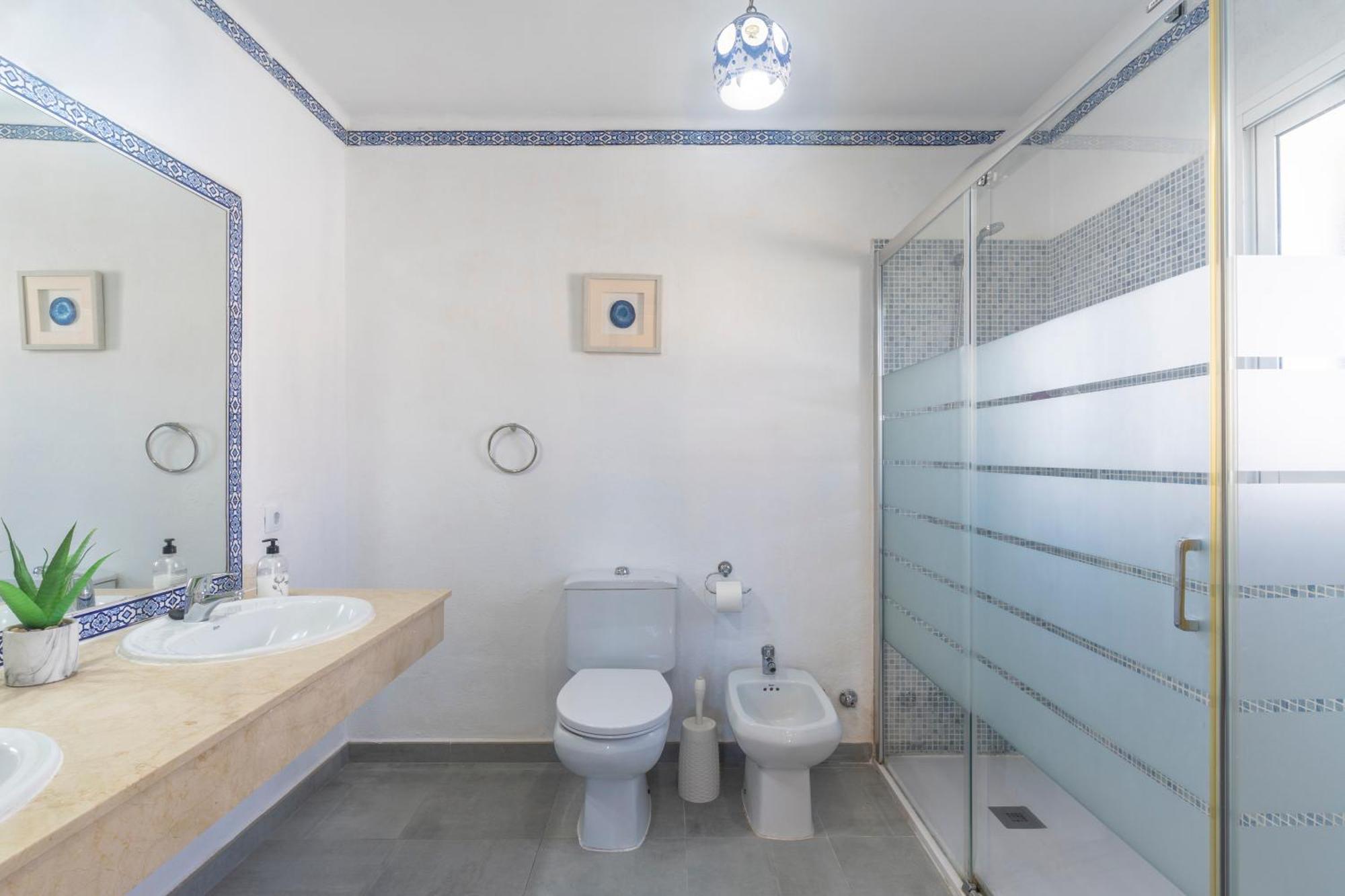 Beautiful 5 Bedroom Villa, Sea Views, Private Pool, Estepona Newly Refurbished 外观 照片